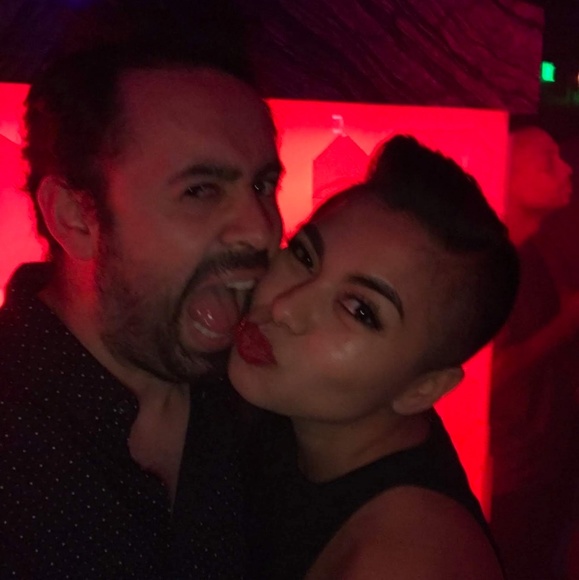 Meet your Posher, Claudia - Picture 3 of 8